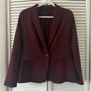 Ann Taylor The Notched One Button Blazer in Seasonless Stretch - Size 2